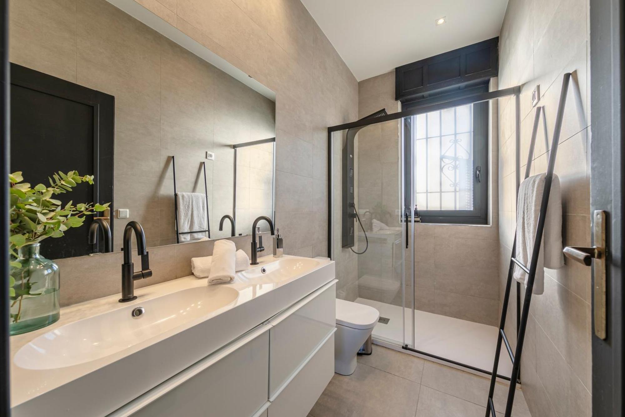 Isg Apartments Modern Atticpool At The Cathedralfree Parking Севилья Экстерьер фото
