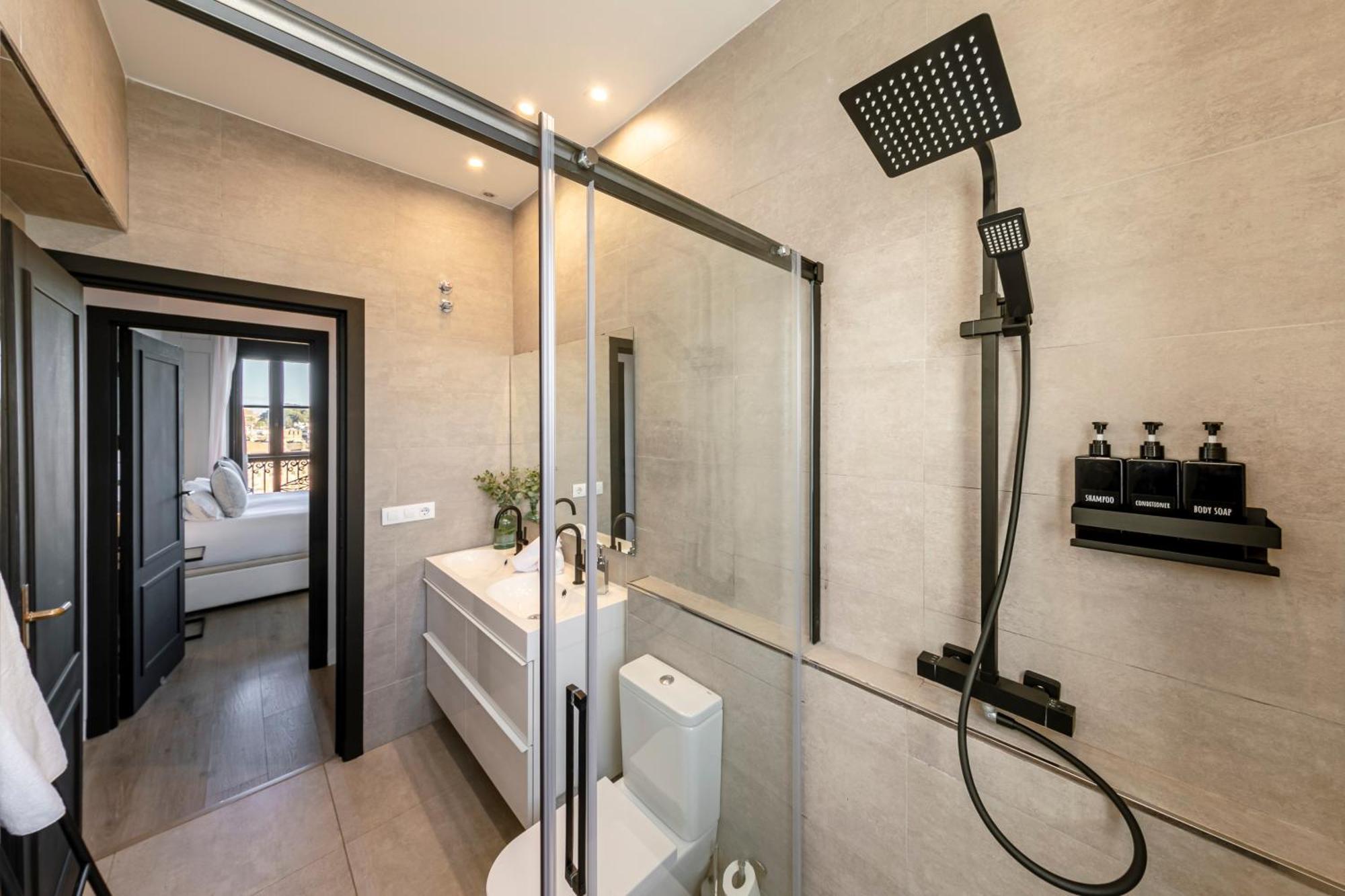 Isg Apartments Modern Atticpool At The Cathedralfree Parking Севилья Экстерьер фото
